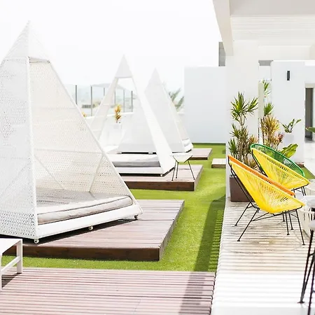 Seaside With Pool Апартаменты Коральео