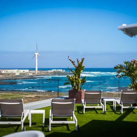 Seaside With Pool Коральео
