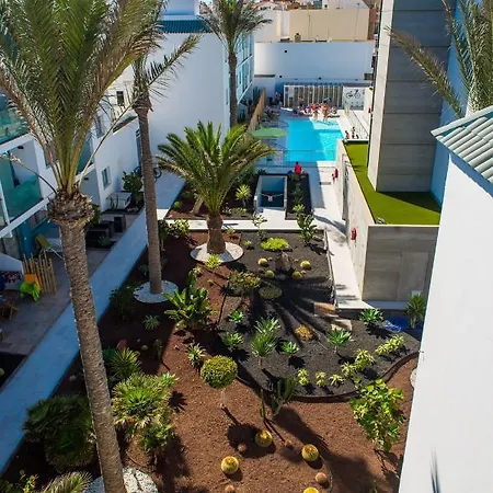 Seaside With Pool