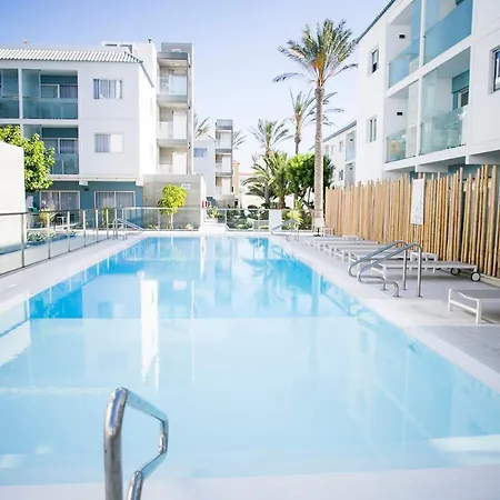 Апартаменты Seaside With Pool Коральео